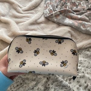 Brand new without tags Coach bag 🐝